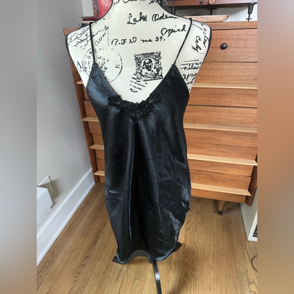 Vintage (90’s) black chemise , nightgown, dress in EUC